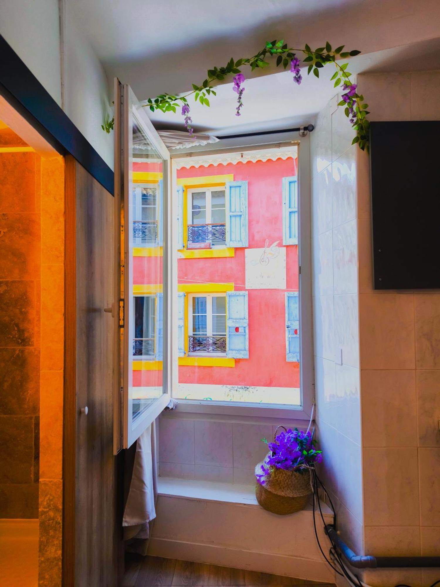 Le King & Suites Etoilees Gréoux-les-Bains Exterior foto